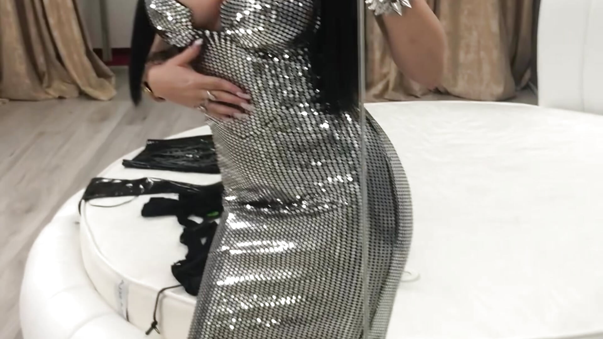 Silver , boots … and your tribute 💶 - video av RubyConner cam-modell