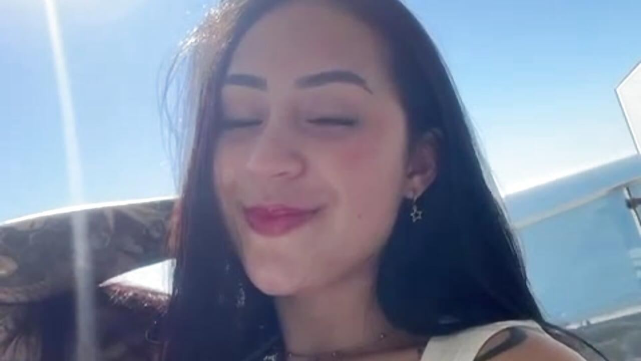 WhatsApp Video 2026-04-14 at 11,26,56 - video oleh model kamera vanessaadol