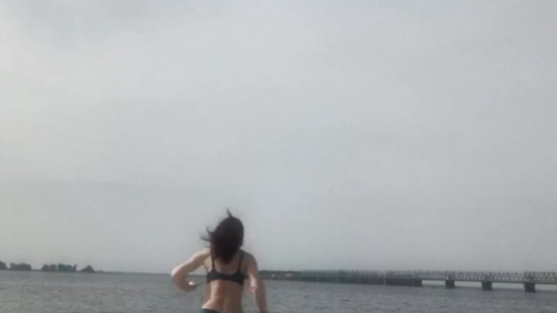 Honey, can you hand me a towel? – video od webkamerové modelky Bonnie_Naughtyy