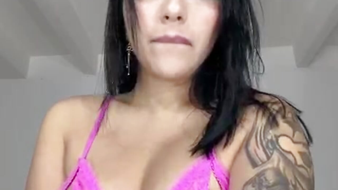 Welcomee! - відео від вебкаммоделі KhloeBellini