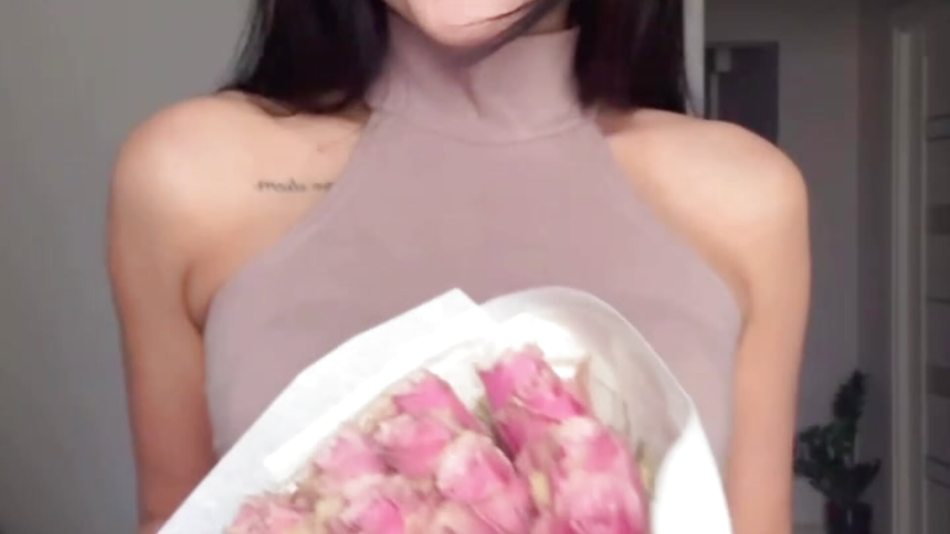 Just me and flowers🎀 - video di LizaDream modella di cam