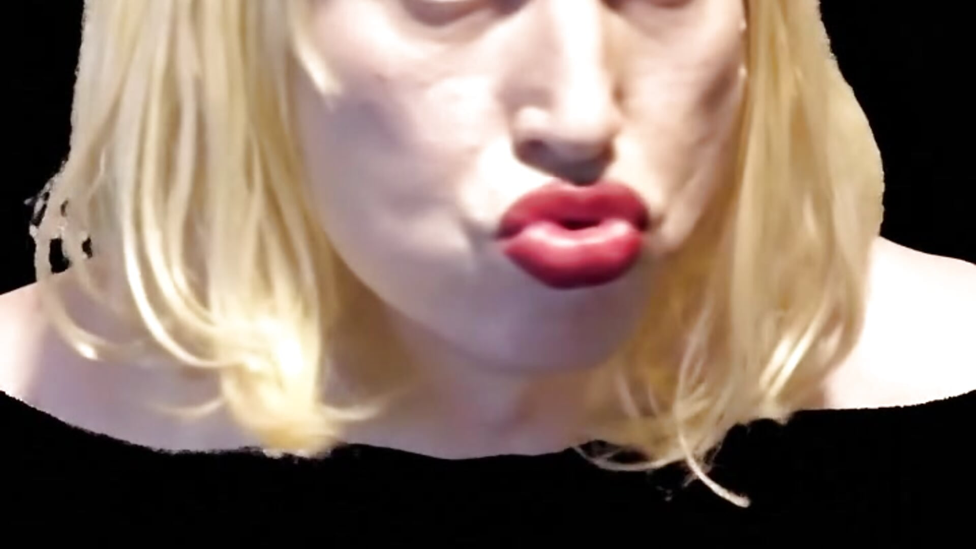 10000117 - video by PinkLunaLuxe69 cam model