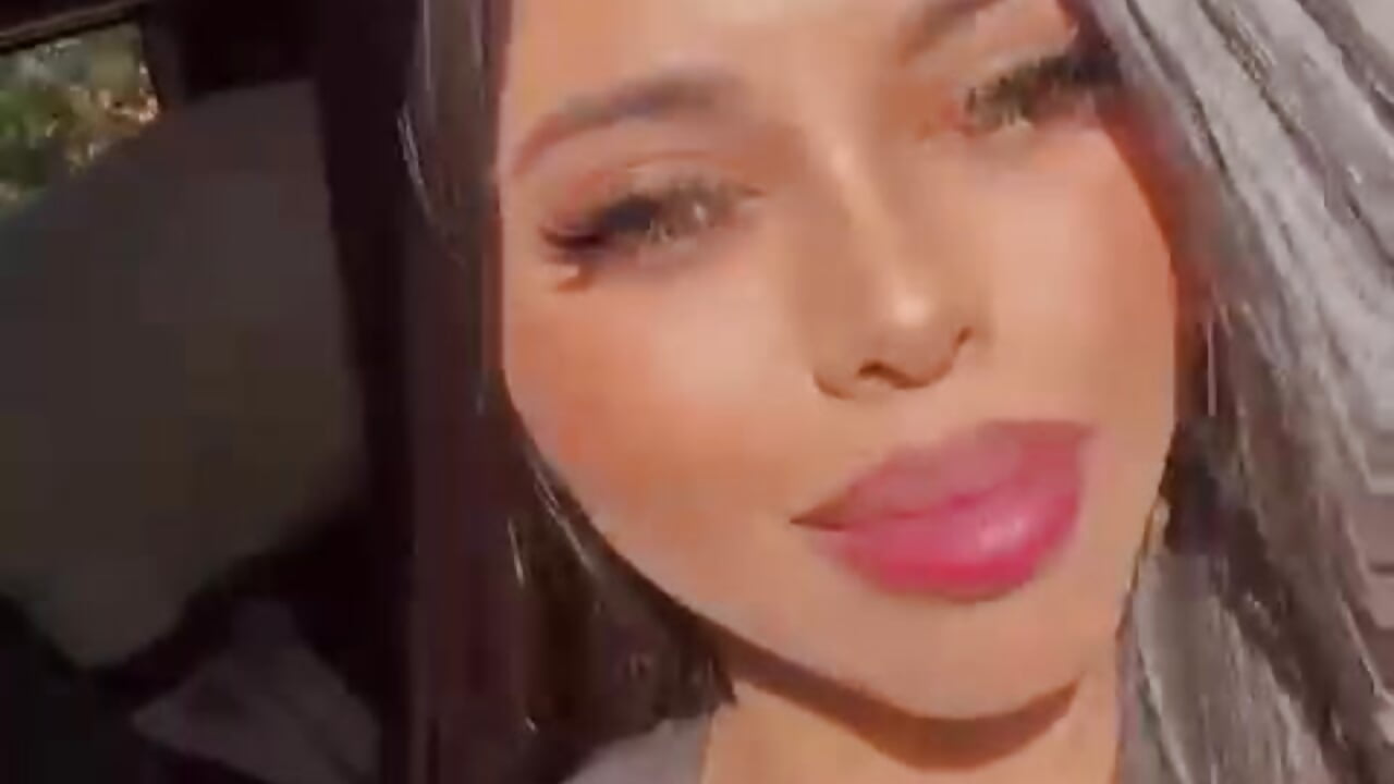 A little stroll, just you and me? - відео від вебкаммоделі zara_rossi