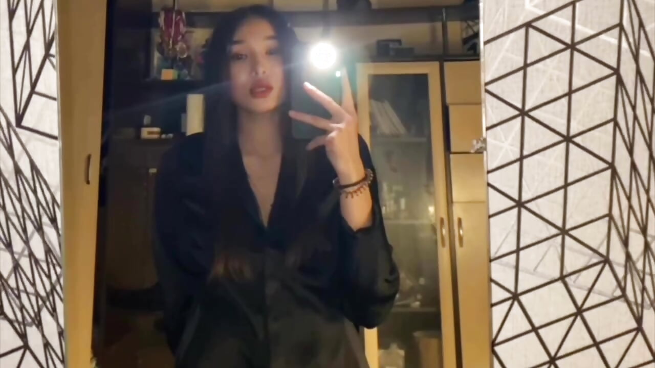 I'm in the mirror ^_^ - video av CatherineForbes cam model