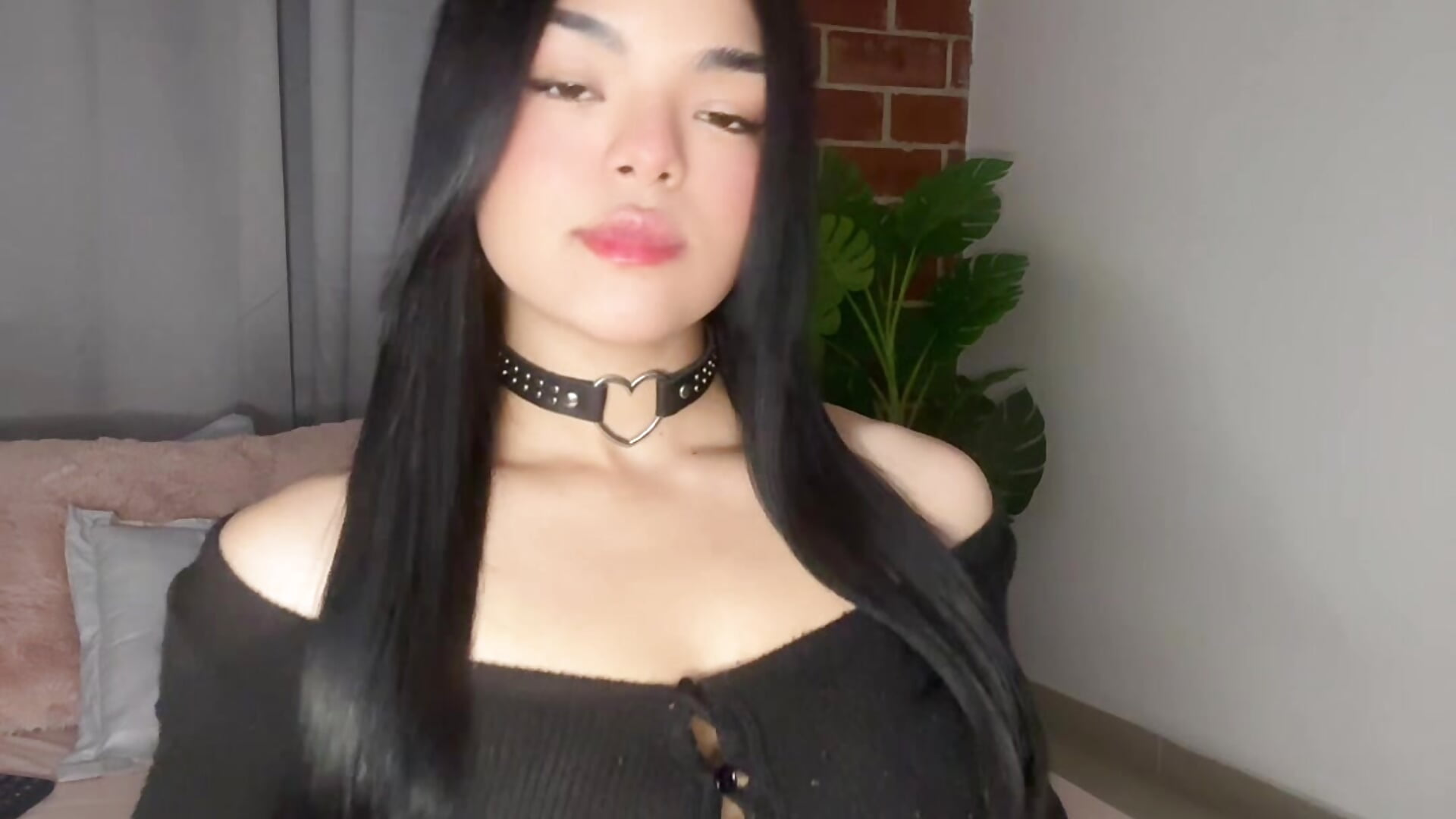 🖤 - video by ashley_hills_ cam model