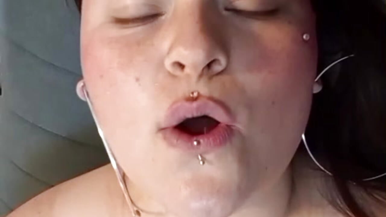 Be careful... you may like me too much.⛓🖤 - فيديو من milaanddalia__ موديل الكام