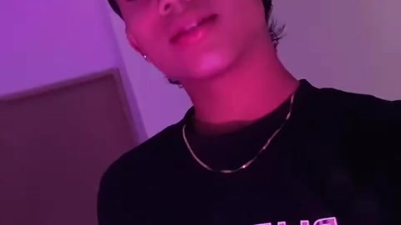 hello– Morgan_Bladee kameramodell videója