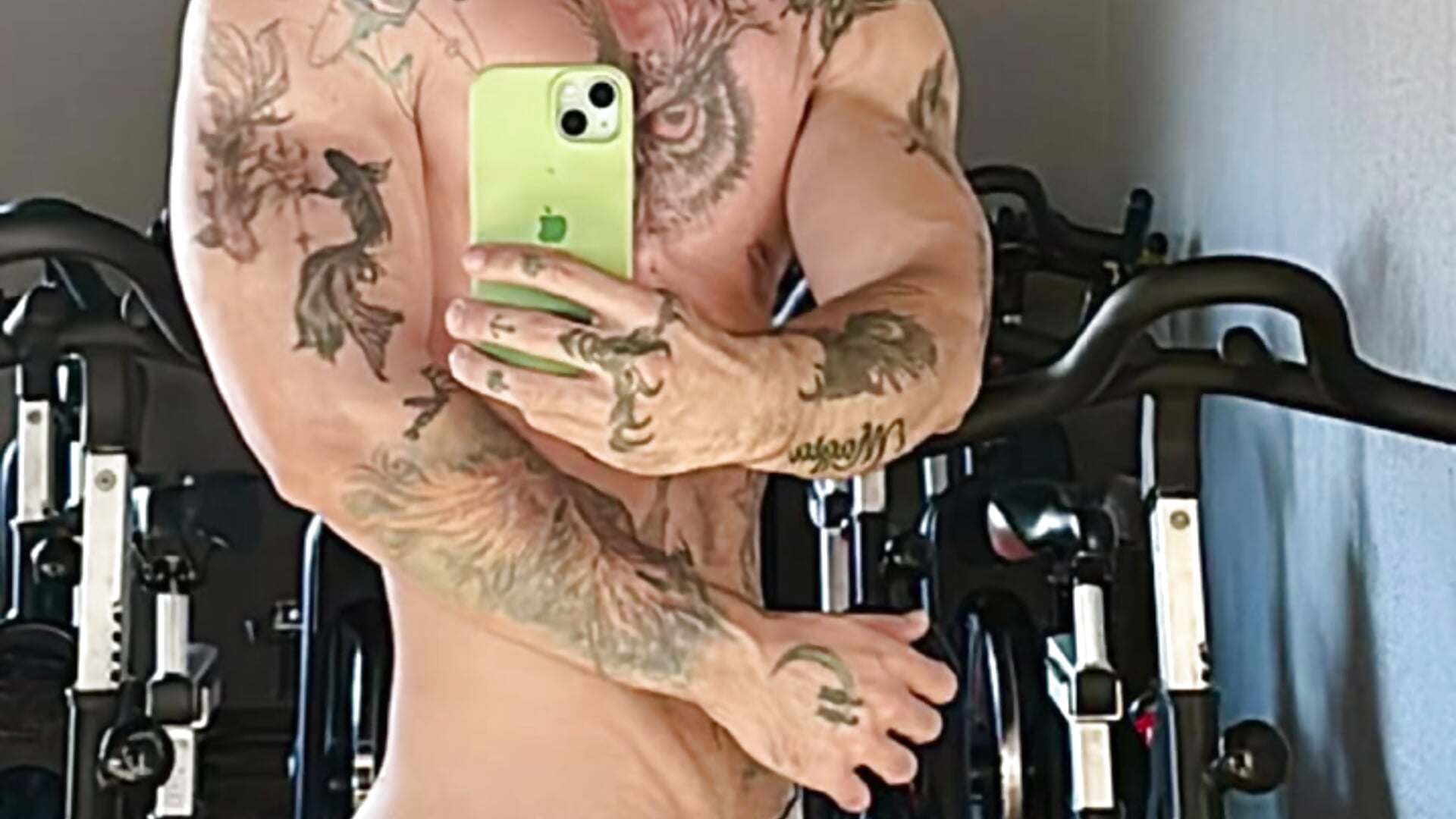 🔑🔐Yummy - video by Darwin_Horny cam model