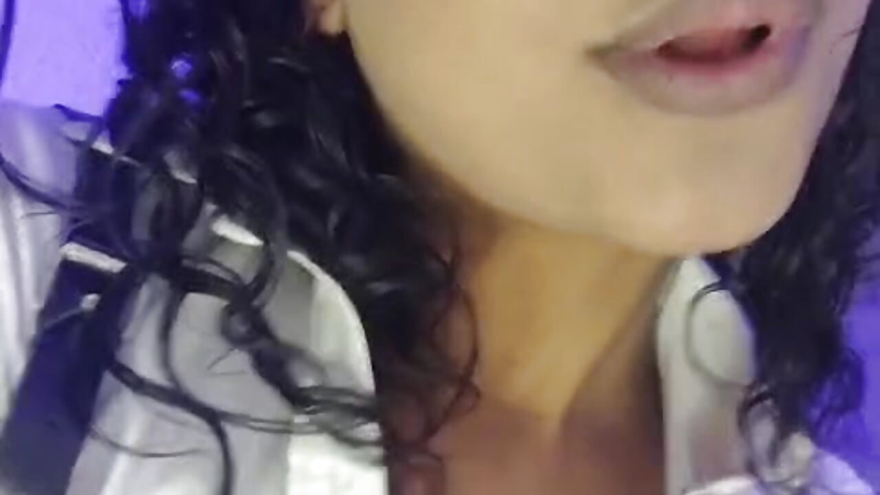 Do you think she could be a sexy secretary? - 視頻由 AntonelaVargas 主播提供