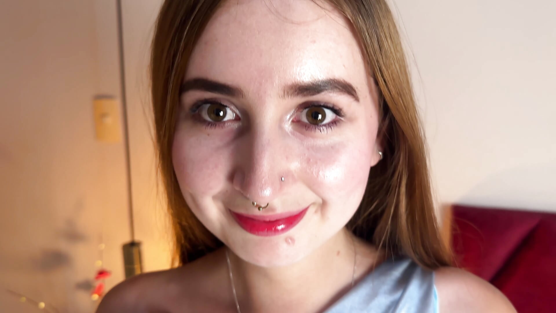 I show you my piercings – video od webkamerové modelky MaiaSinclair