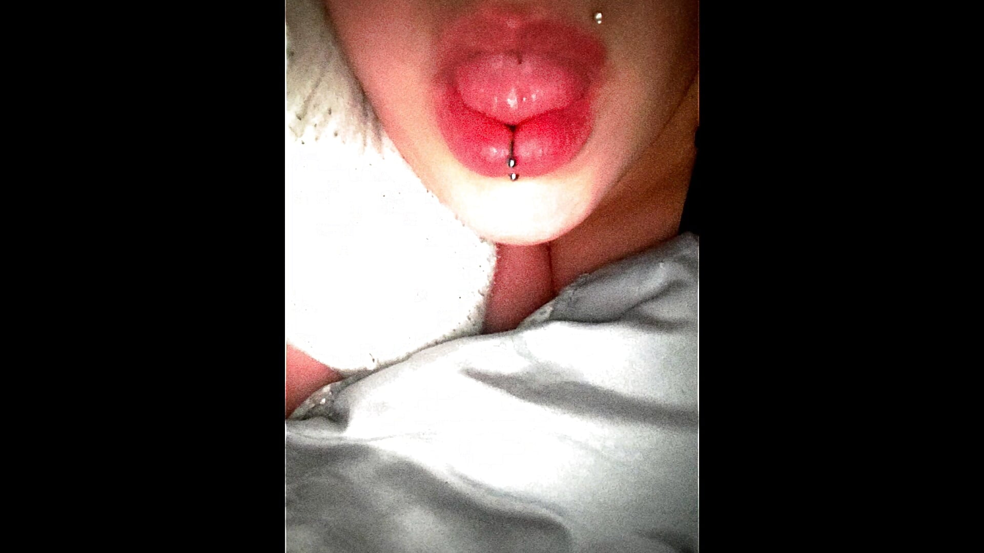 Piercings 👅🫦－カメラキャストのMarycess1の動画