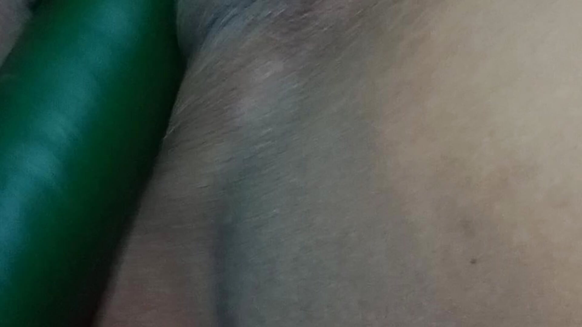 Pepino  🥒 en mi pussy - video van latina_bigtitss cam-model