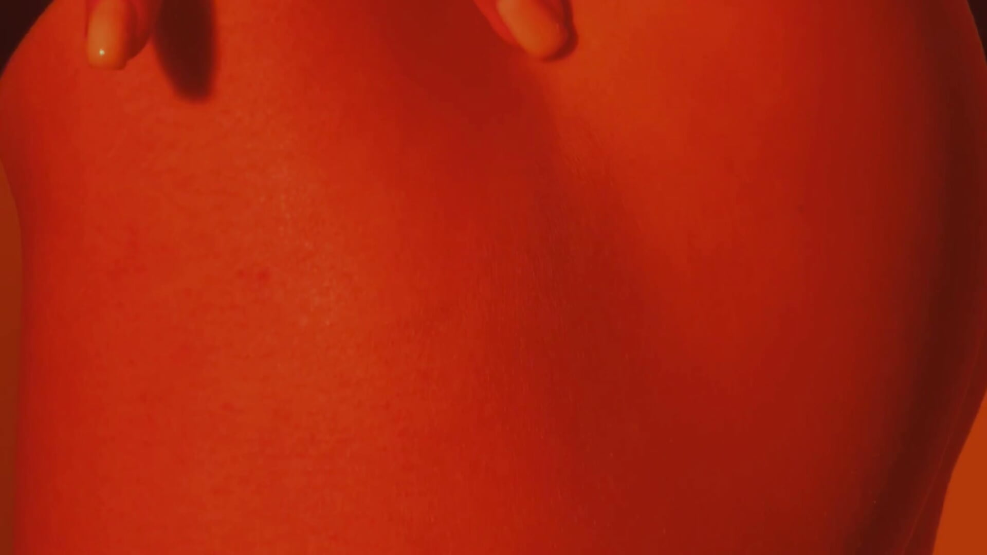 15392925-uhd_2160_3840_60fps - clip cu Lucy_girl model videochat