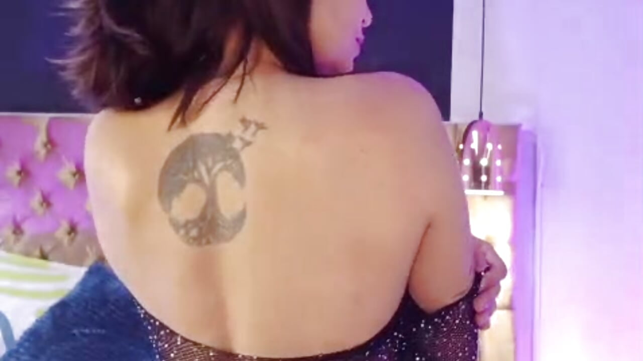 Mis Tattos - วิดีโอโดย NatyBliss_gh โมเดลแคม