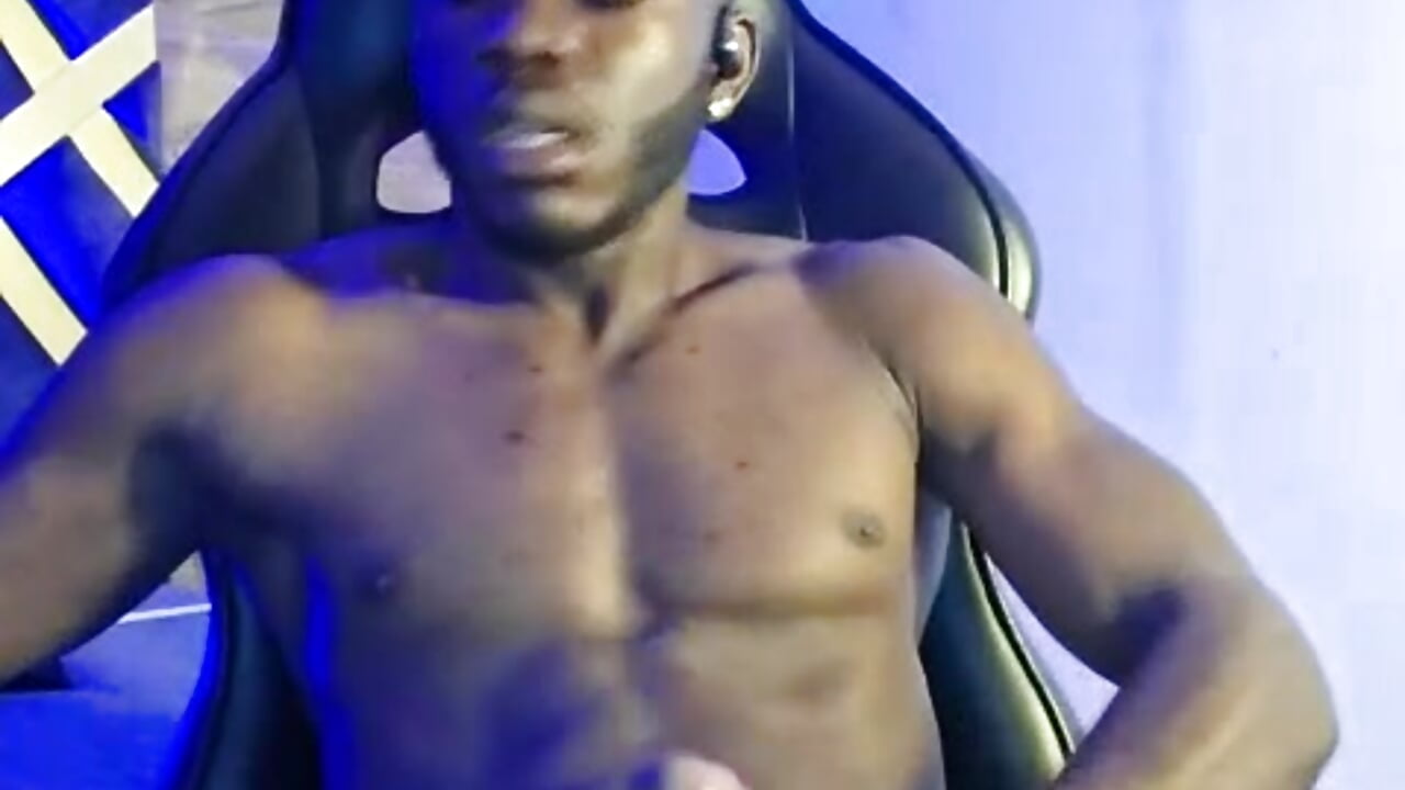 YOUNG MAN WITH CARAMEL SKIN MILKS EVERY DROP FROM HIS BBC - Vídeo de Oliver_Laurent_, modelo de vídeos