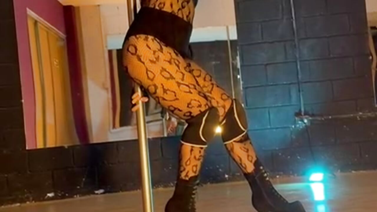 Pole dance 💙 - video by miss_merly_01 cam model