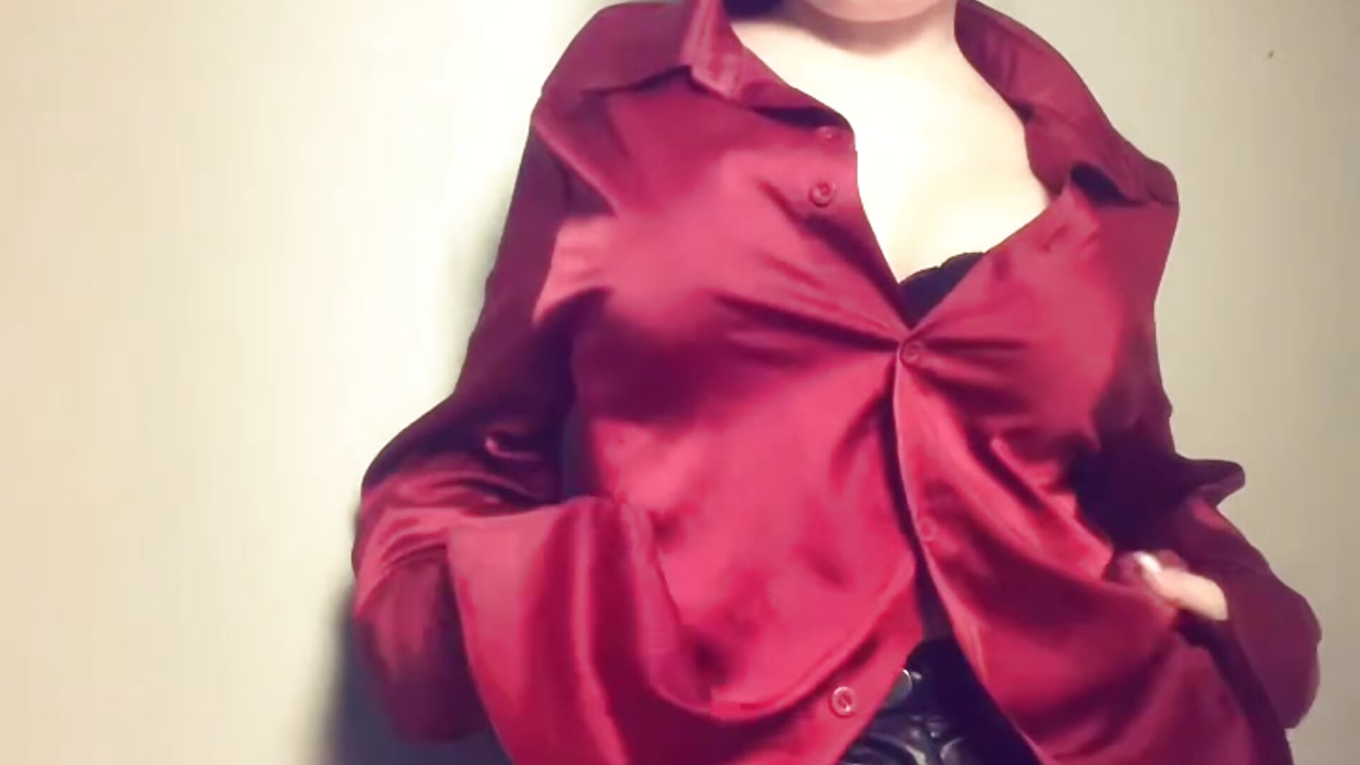 Behind the Screen - video by Bellaruine cam model