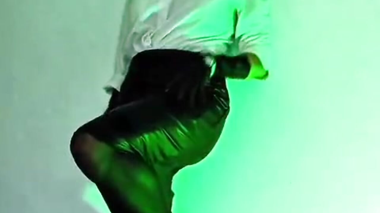 WhatsApp Video 2026-03-07 at 3,49,31 PM - video van LadyIvanna cam-model