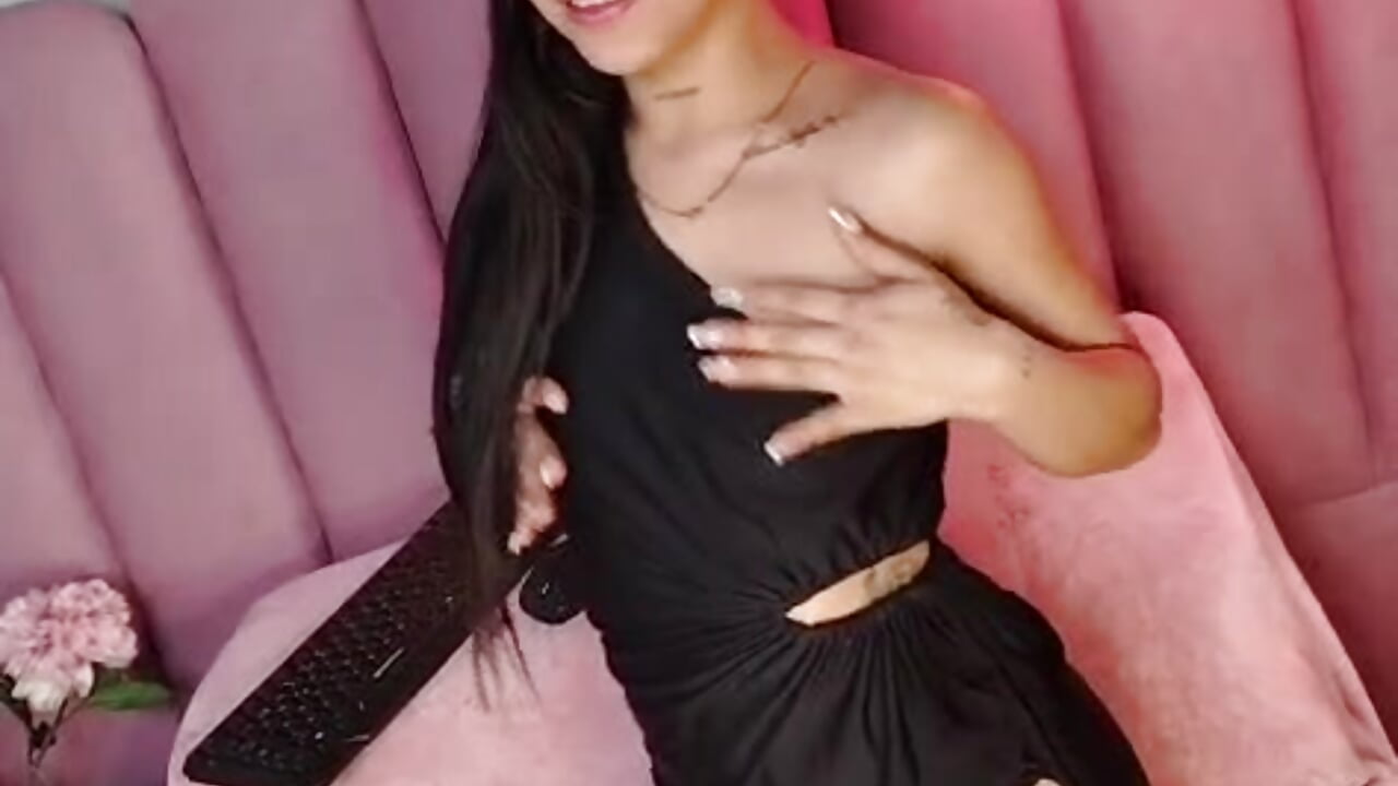 I'm not as innocent as I seem... 😏💋 Are you staying to find out? 👀🔥 - Video von ZaraLuciana Cam-Model