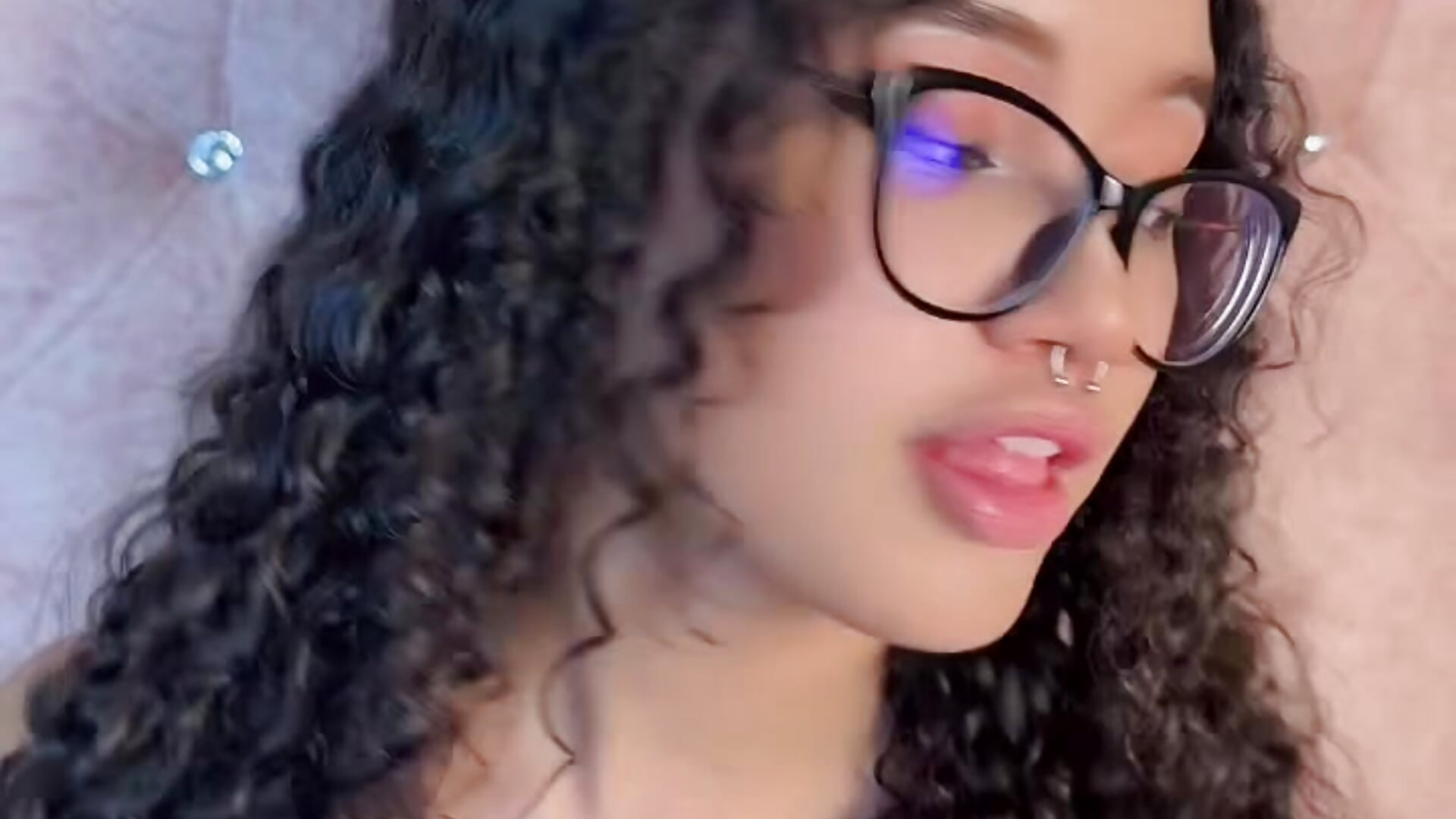 Hello, I'm new 😍😘 - video Bunny_fire kameramallilta