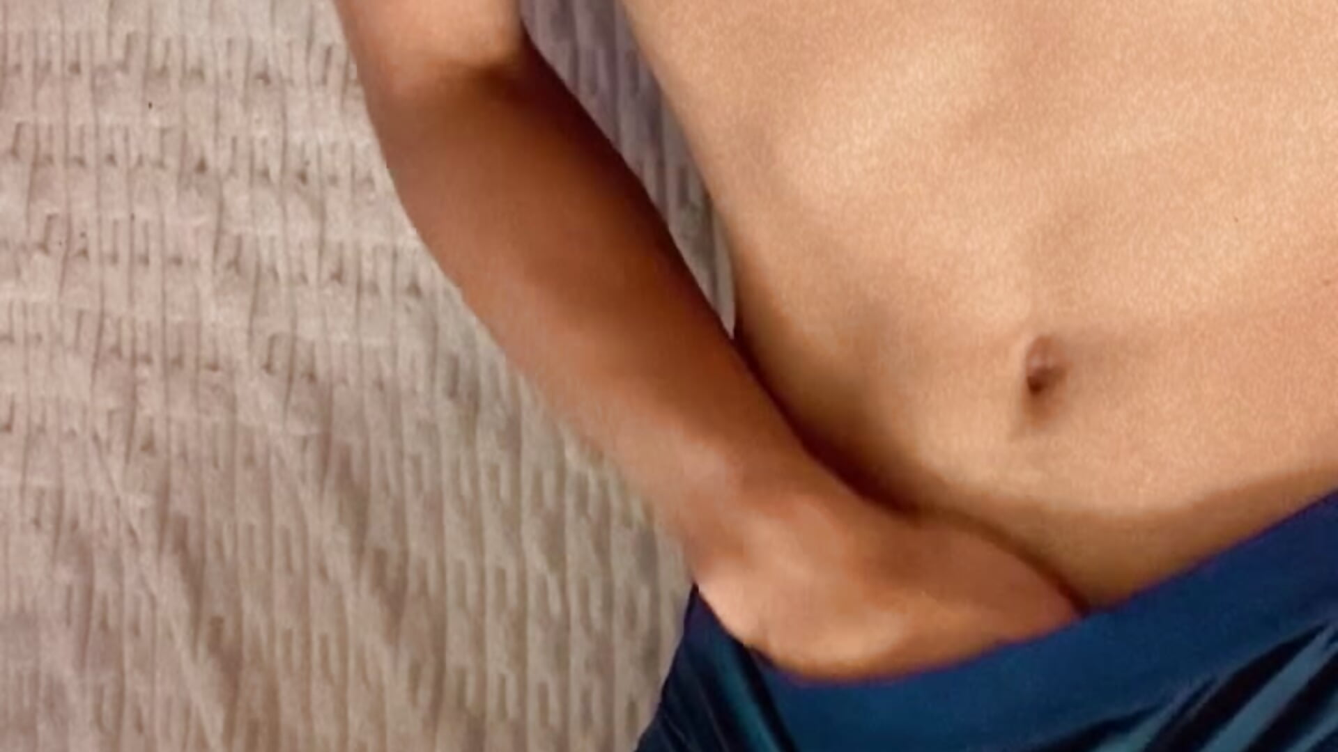 oli with boxer + teasing + abs + thighs ♥ - Video von olii_dusk Cam-Model