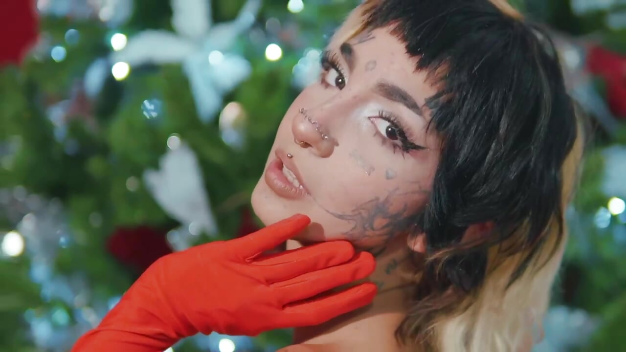 Unwrapping Me 🎁 - Vídeo de Darkdollyk, modelo de vídeos
