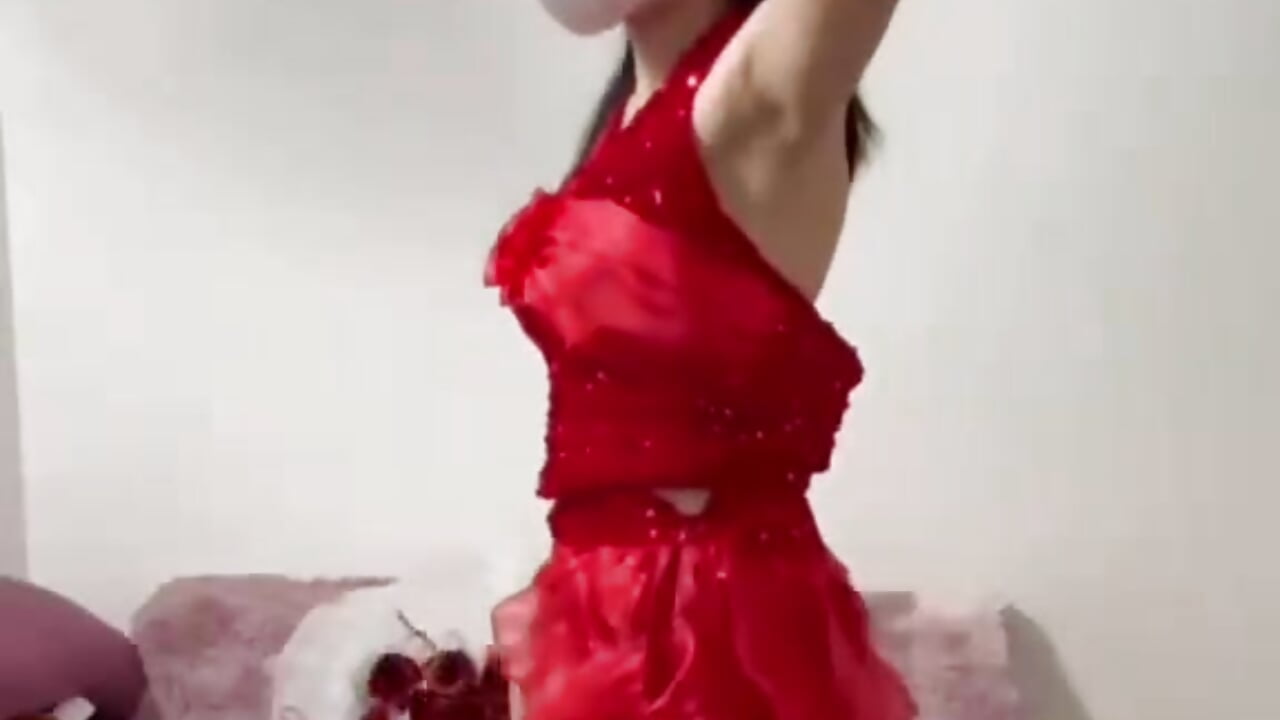 Zumba dance to the song "Lean on my shoulder" - video by Jellci cam model