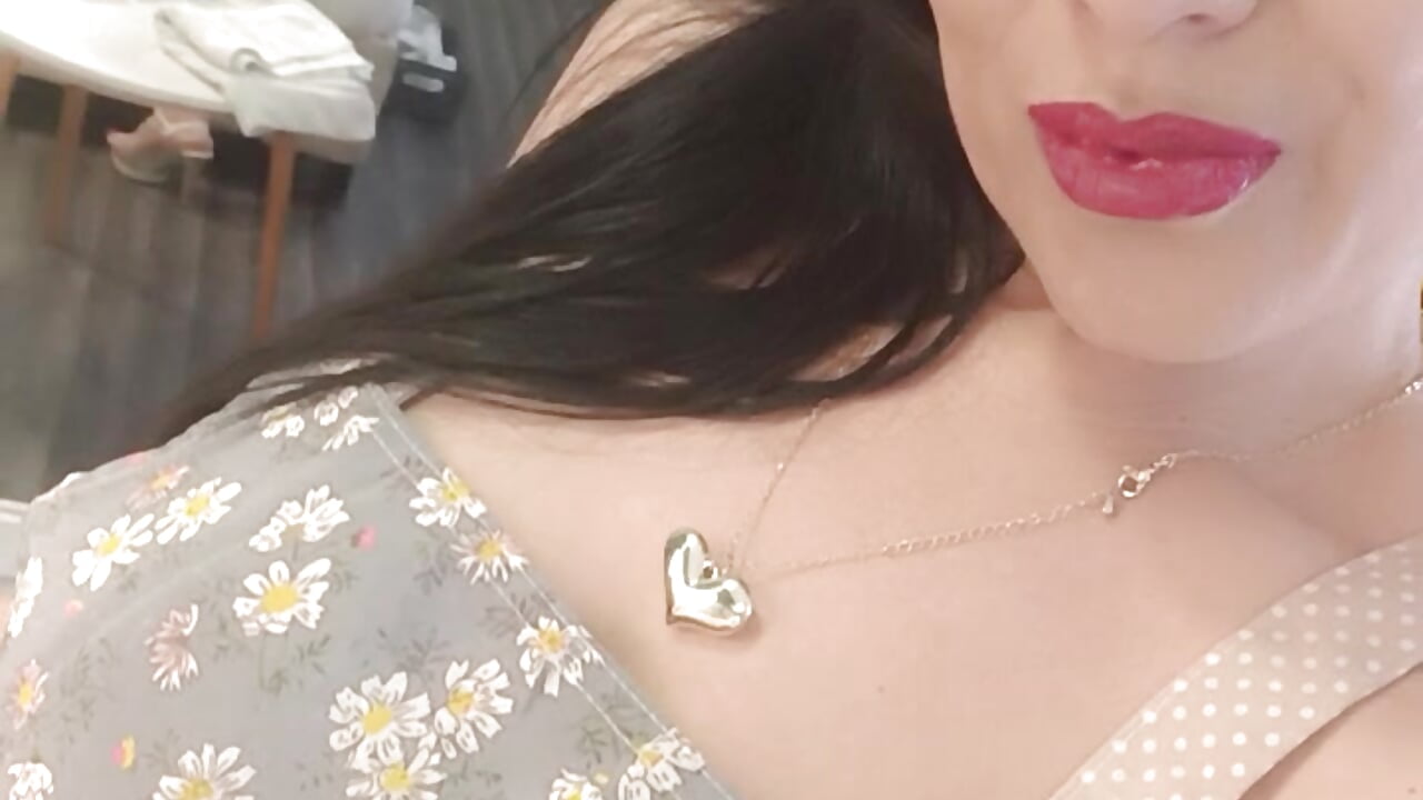 Your housewife is waiting for you, very hot. - ক্যাম মডেল MonserratLune-এর ভিডিও