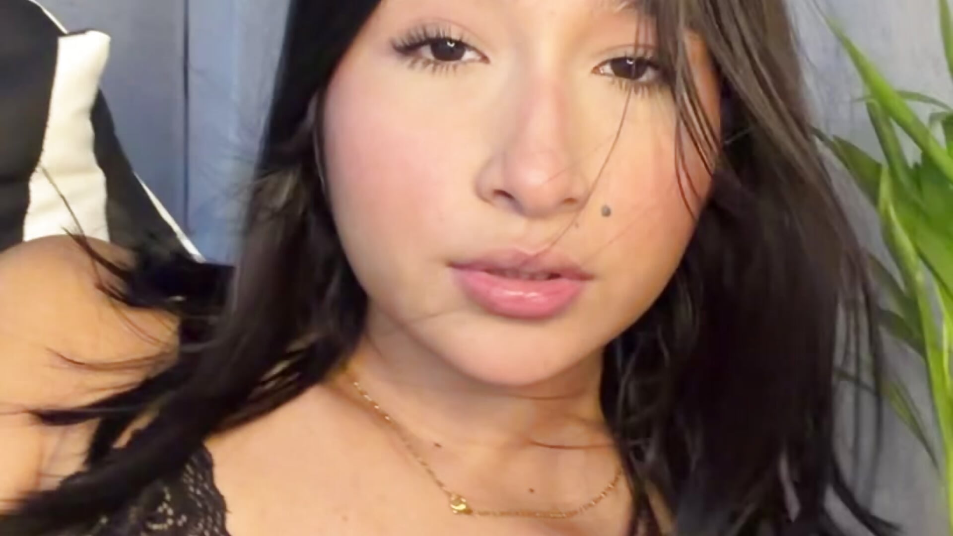 🫦 - 視頻由 AriBunny18 主播提供