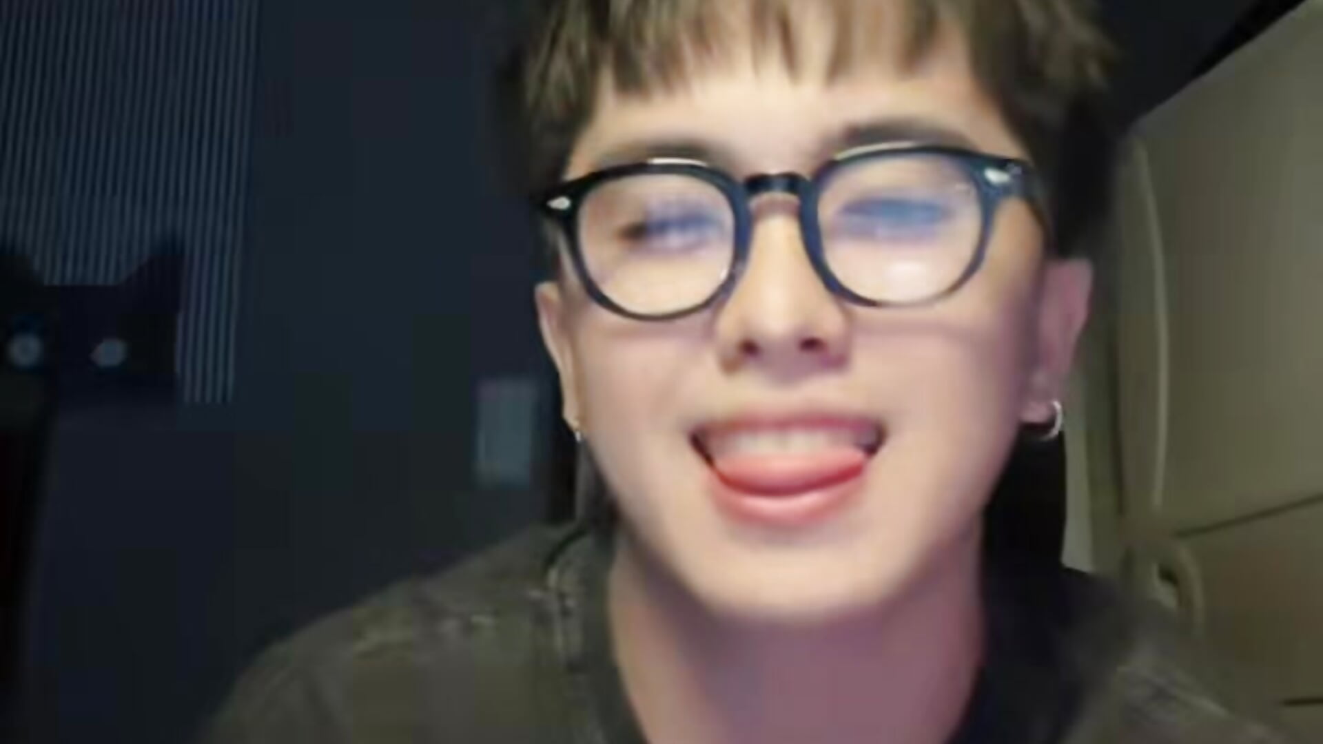 trim_AE6AE7A9-427D-44C7-8538-3F9EFF1DED1B - video của người mẫu cam RonanafterMidnight