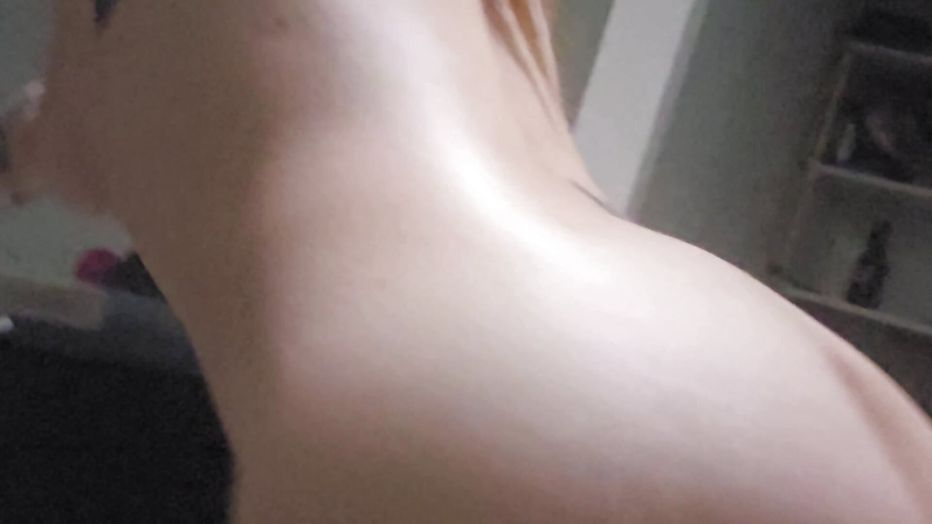 Il me baise bien fort debout dans la cuisine 🍽 Bas blanc et Talons roses 🤍🩷 - Vídeo de UlysseCalypso, modelo de vídeos