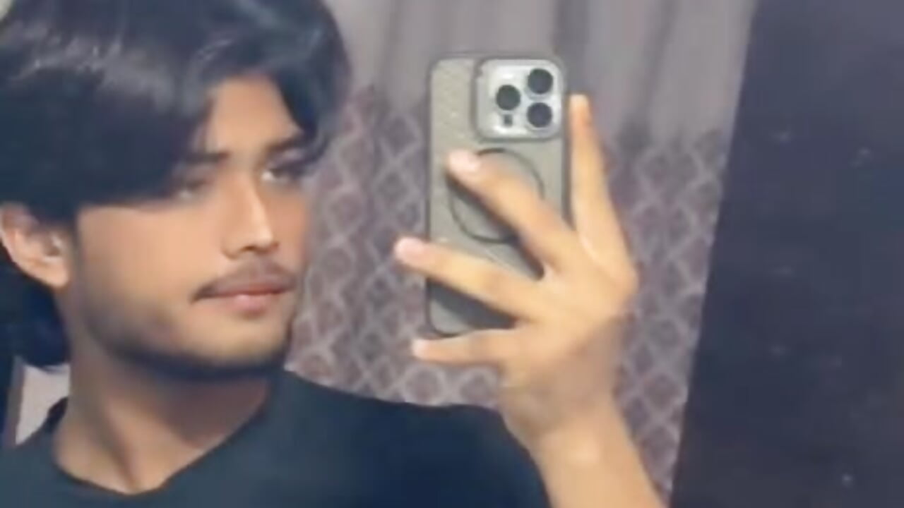 Sexy boi - video di seducing_boi modella di cam