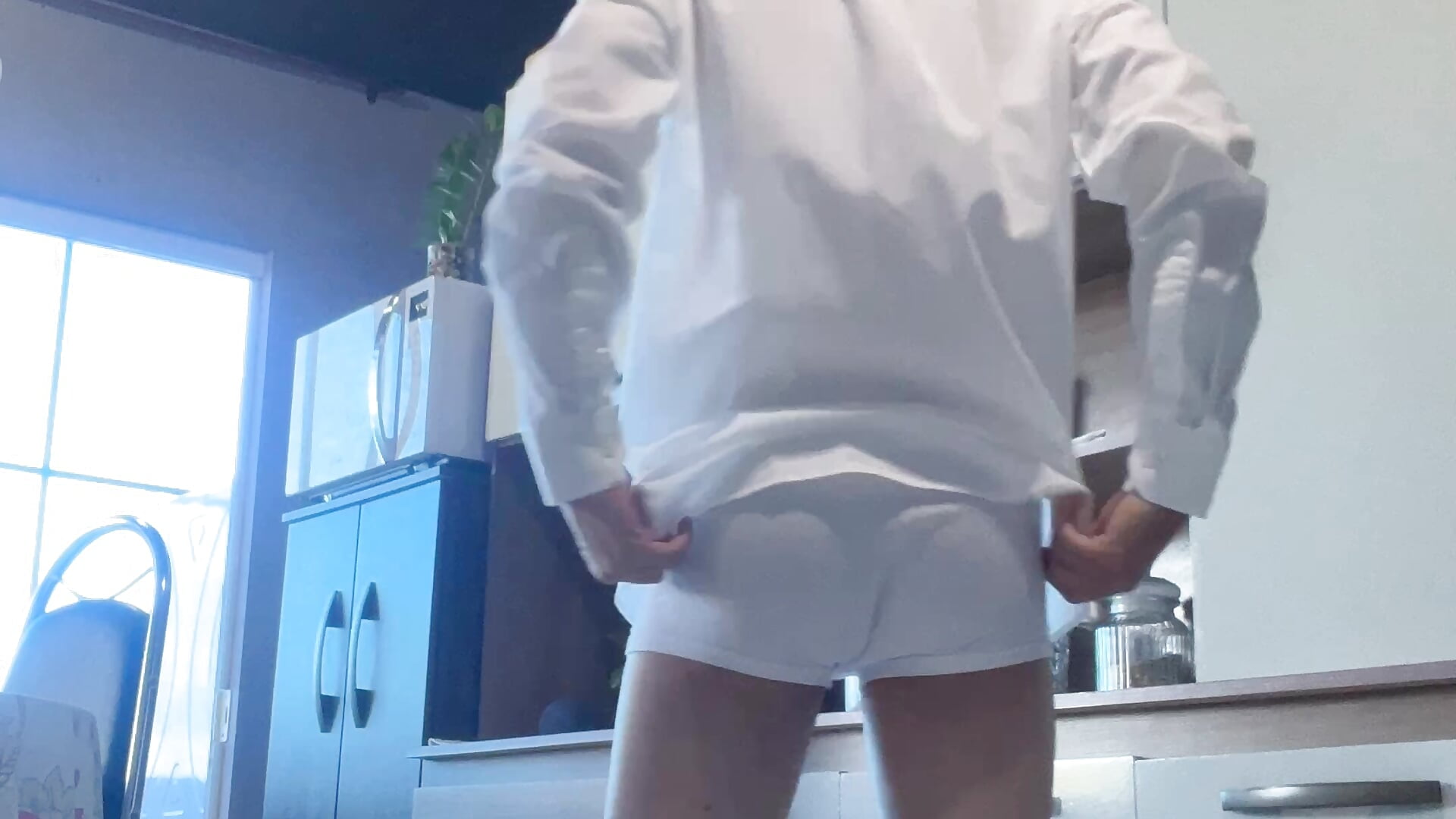 Novinho gostoso de camisa social gravata e cueca se exibindo. - video by novinho_gostoso_safado cam model