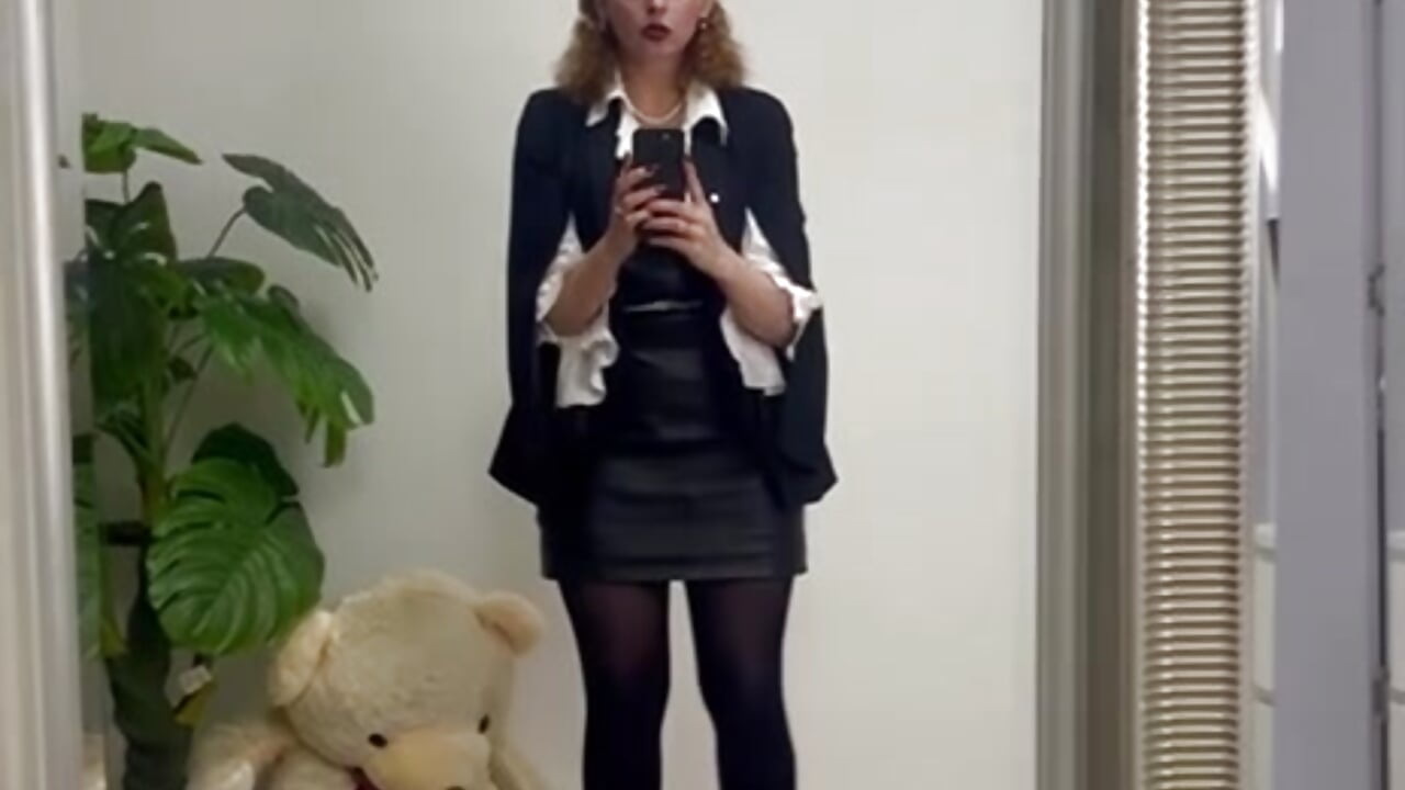 profile-intro-video-1773400172 - Vídeo de EllieKnights, modelo de vídeos