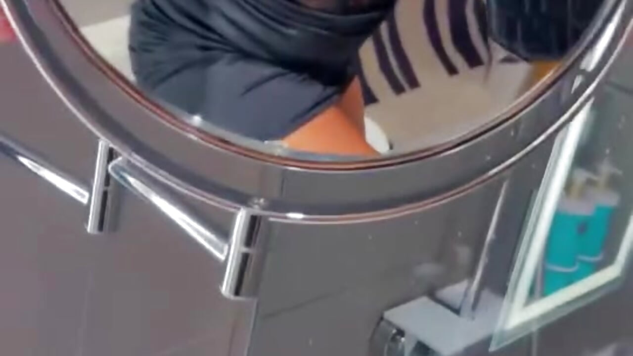 f7a5154f34f3477d8114ba8bce7b3e81 - video by Miss_juicy_babes69 cam model