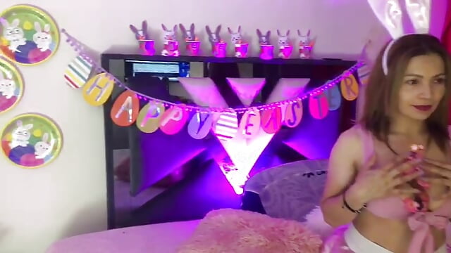 Happy Easter - วิดีโอโดย VivienneNoir โมเดลแคม