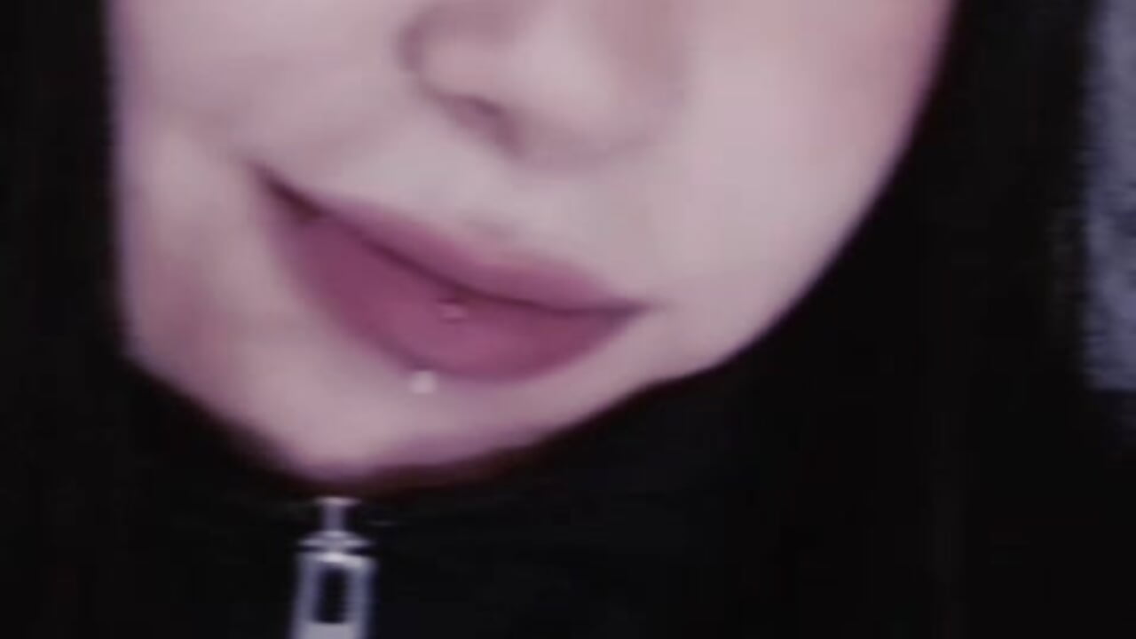 Kisses 🤭🔥 - video by Candy_joness cam model