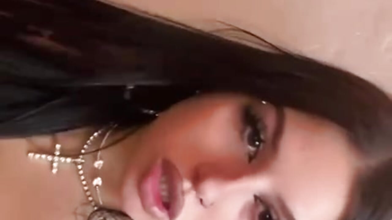 that's how I am😈– Cardi_Bless kameramodell videója