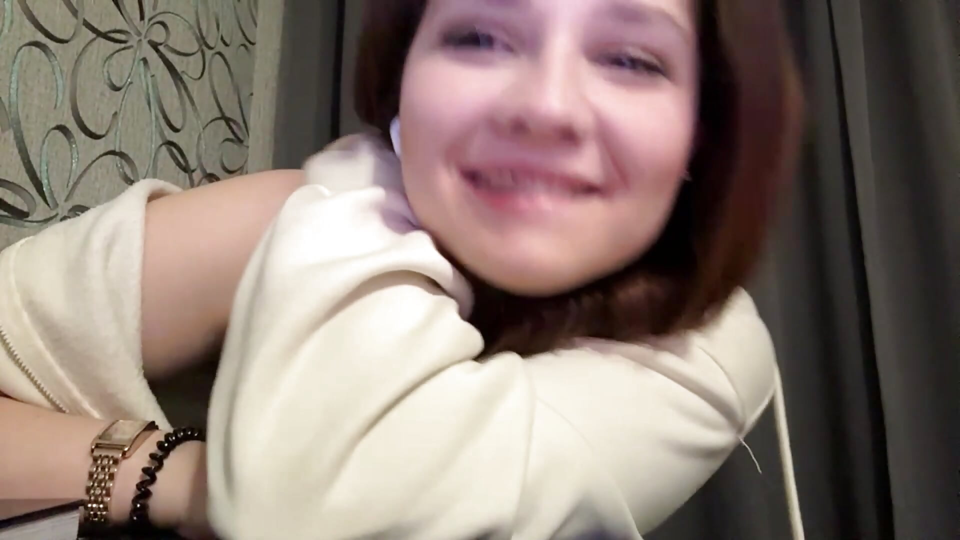 My first video - video di Emmiebutwihu modella di cam