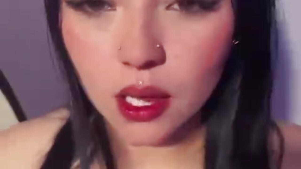 Do u like my pretty face ? 🌸 - video di CatiaraLuna modella di cam