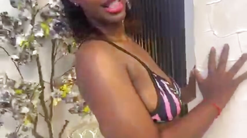 latina sweet - video di Manurousee modella di cam