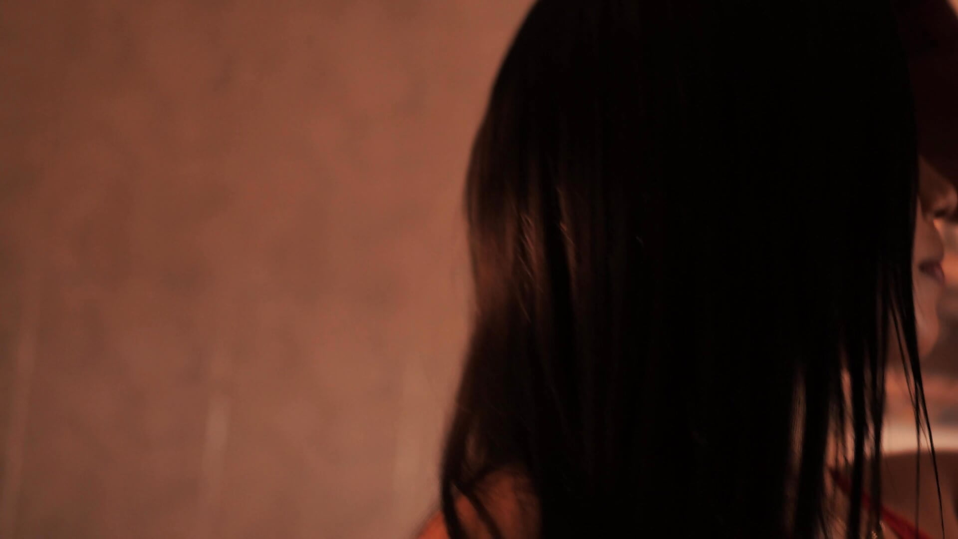 It's cold, I'll wait for you in bed. Don't be long. - video by annie_bell__25 cam model