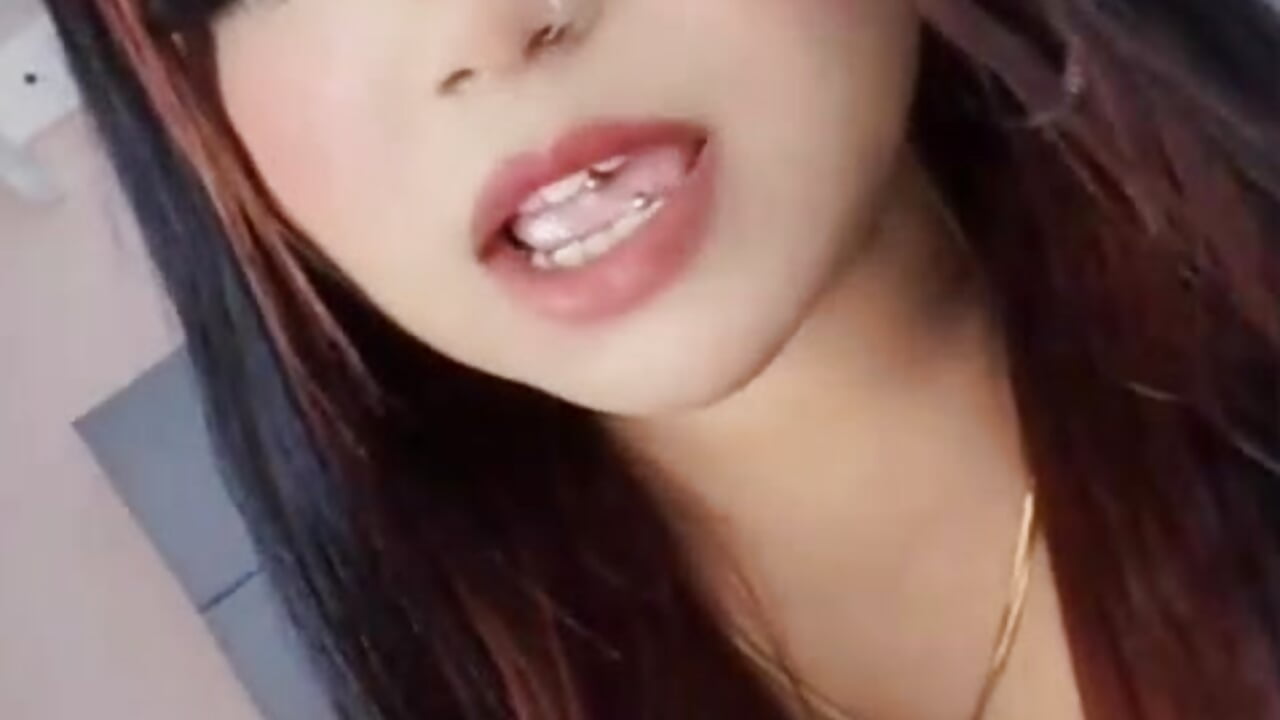 look at me💜💛 - video oleh model kamera Disyamil_Pineda