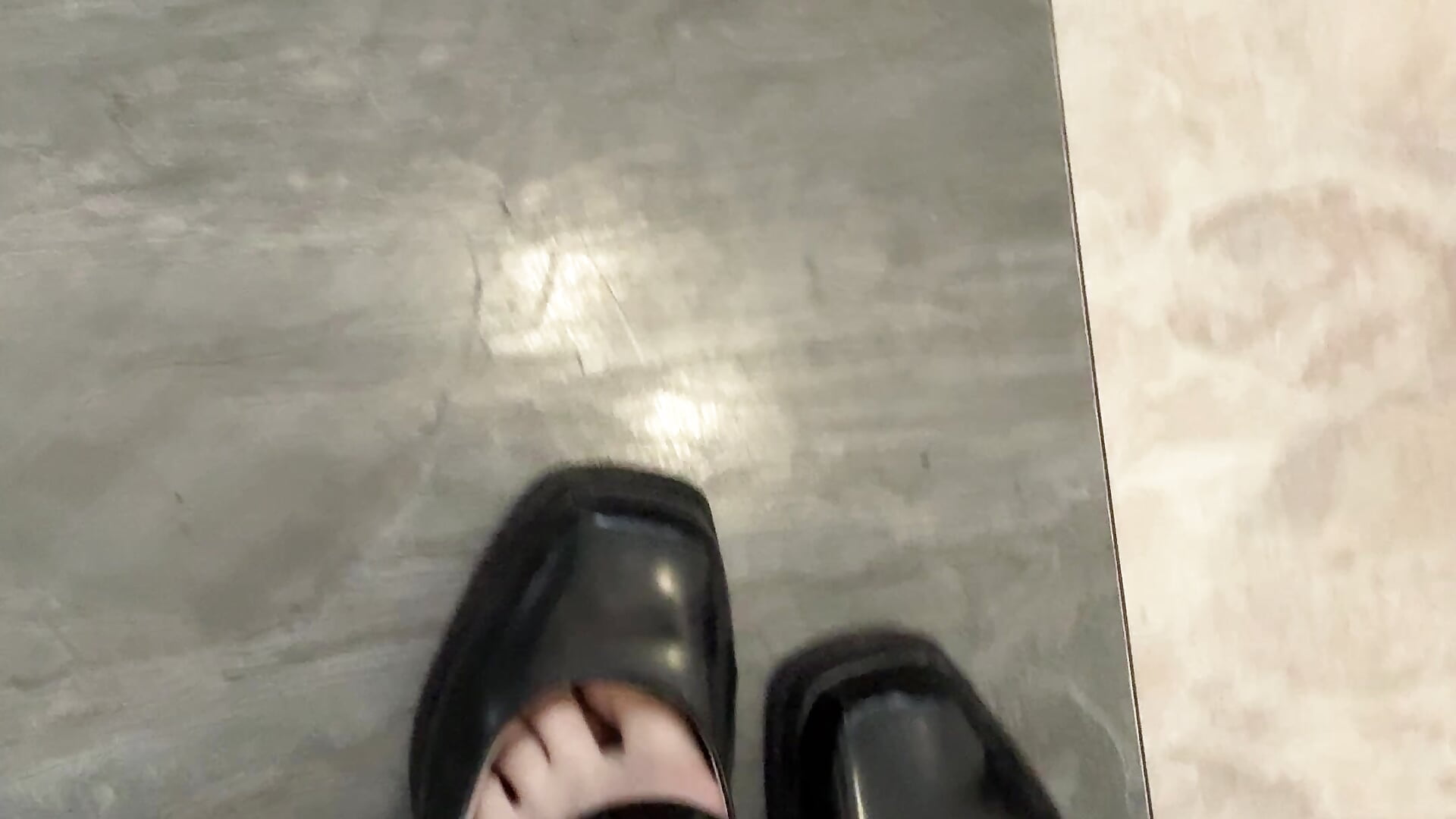 Feet and red toenails 1 - video by SaltedCaramely cam model