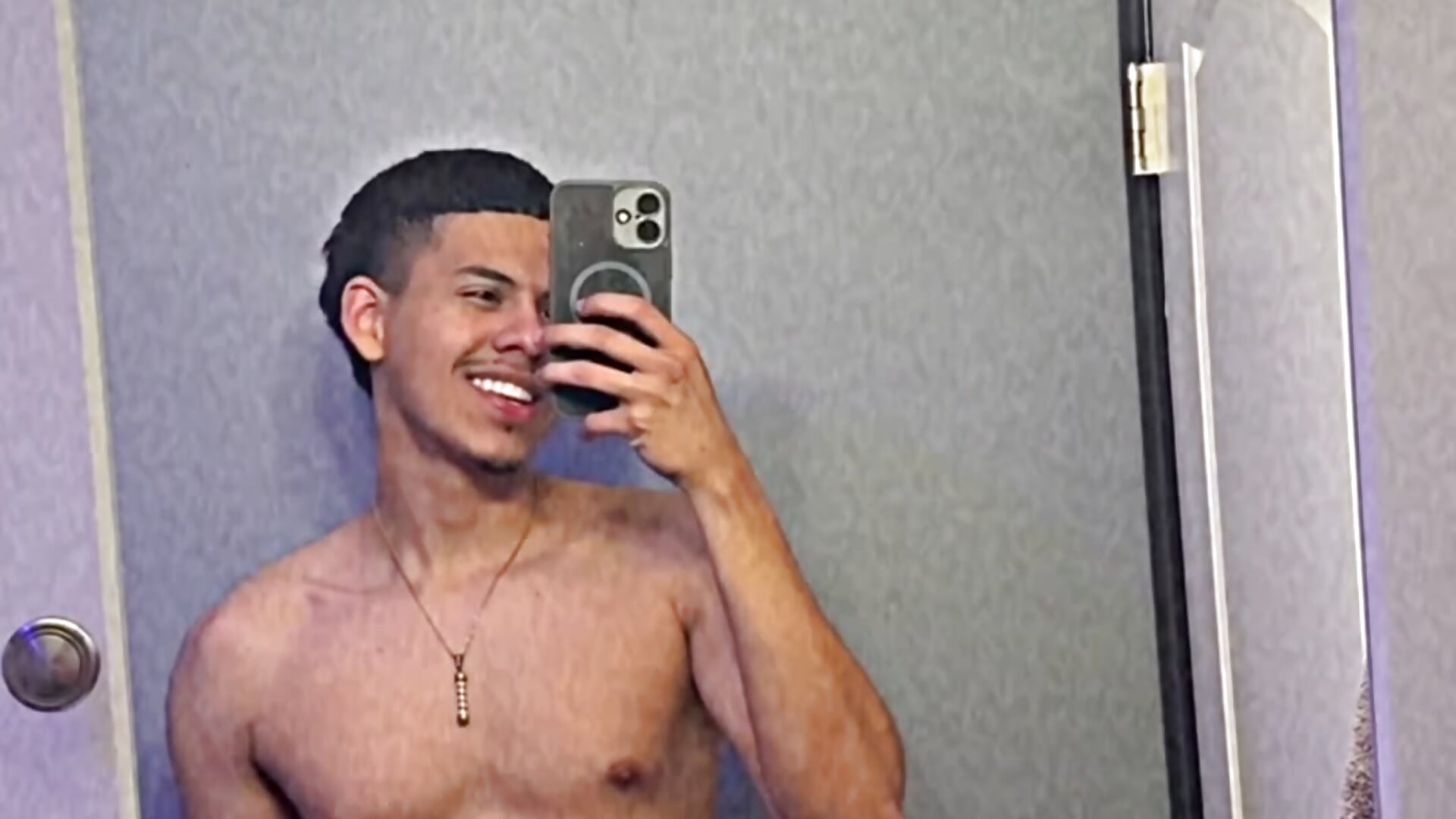 🔥🇨🇴 - video by LatinHotxx2 cam model