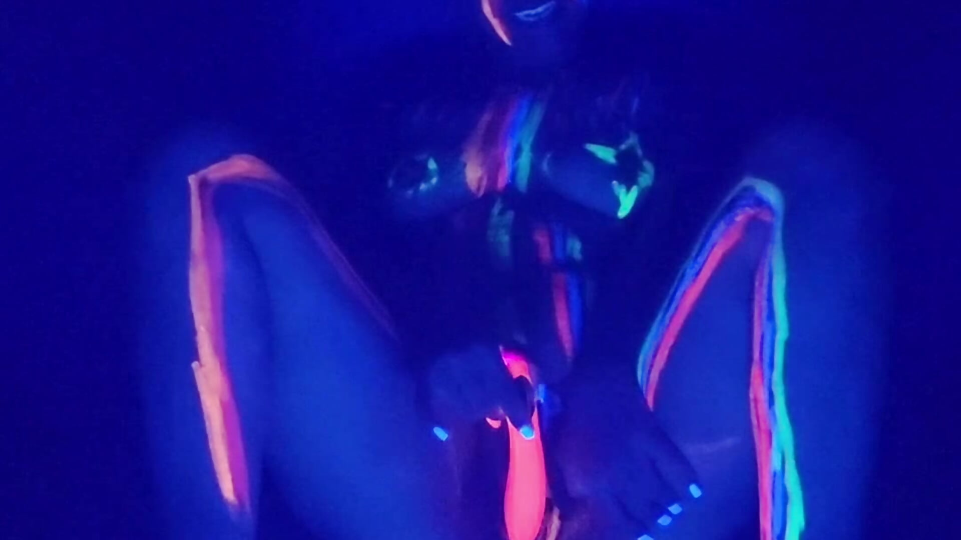 Blacklight Dildo Squirt