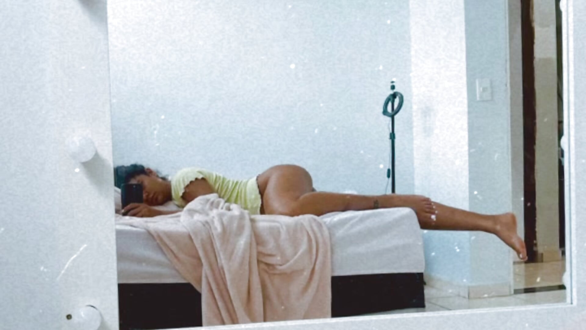 Curtindo preguiça peladinha - วิดีโอโดย sarmidai โมเดลแคม