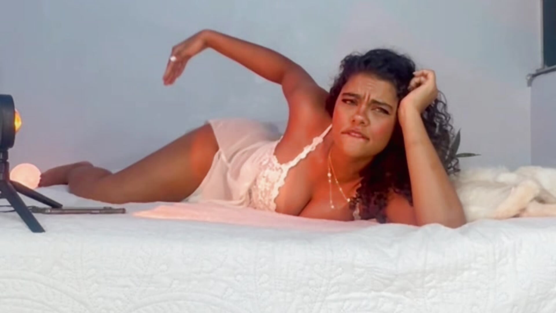 Tapão no bumbum da gostosa - วิดีโอโดย sarmidai โมเดลแคม