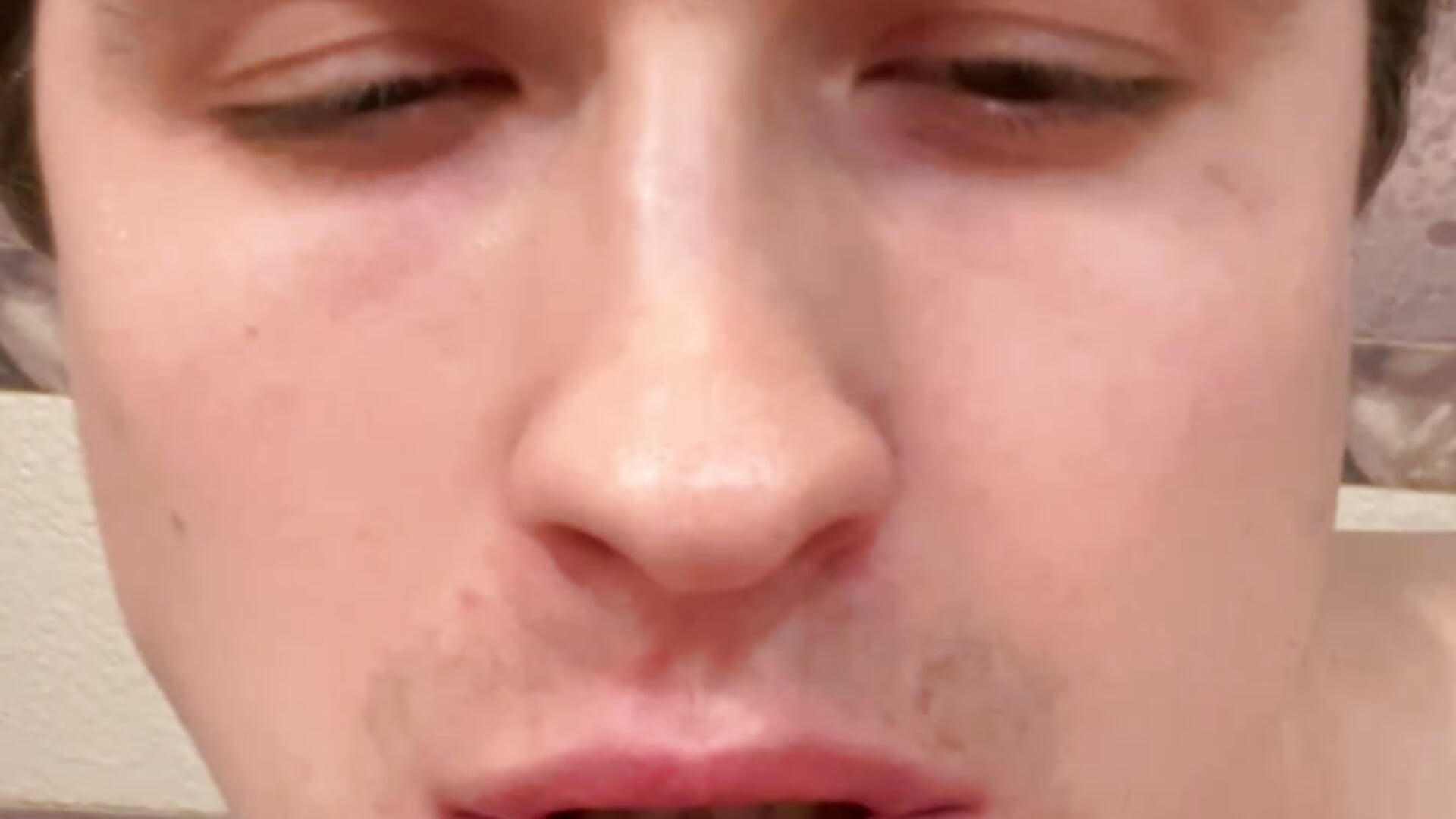 Squeezing this thick dildo so tight… hear my ass grip and slurp every inch 🍑💦 – видео вебкам-модели SweatyJay