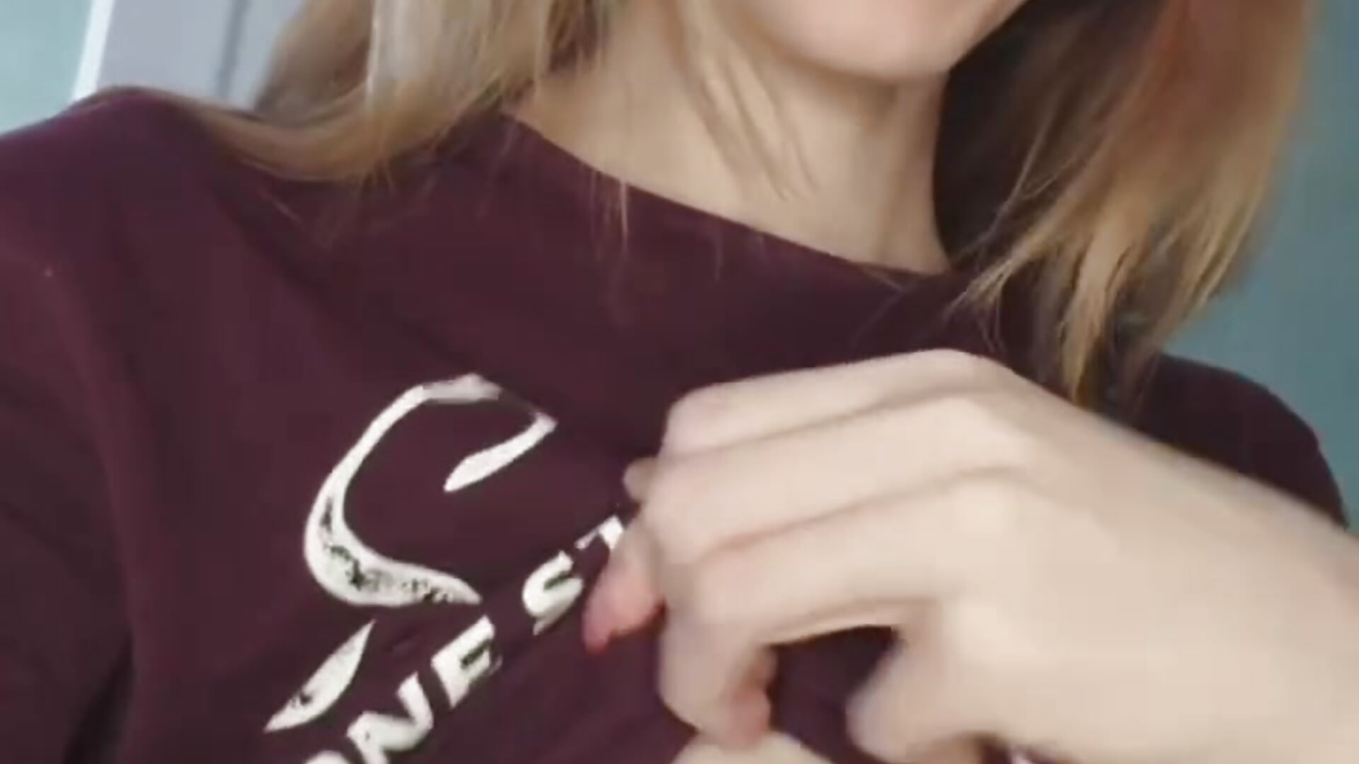 Touch me - video oleh model kamera SunnyLeia